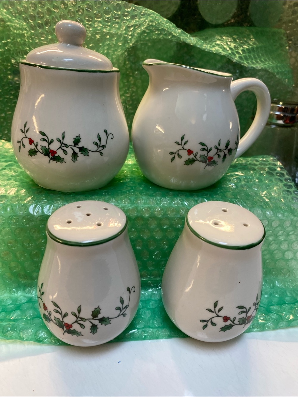 Vintage Royal Seasons Stoneware Christmas Holly & Berries 4-Piece Hostess Set